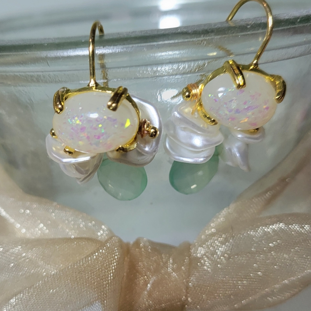 OPAL BAROQUE PEARL AND MINT GREEN STONE EARRINGS. - Picture 7 of 7